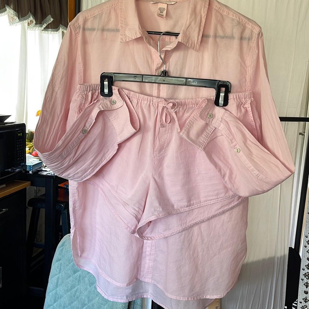 Victoria Secret Lounge/pajama set w 2/shorts